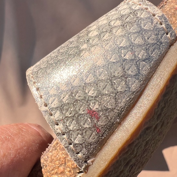 Taos Footwear Metallic Sandals - Picture 4 of 6